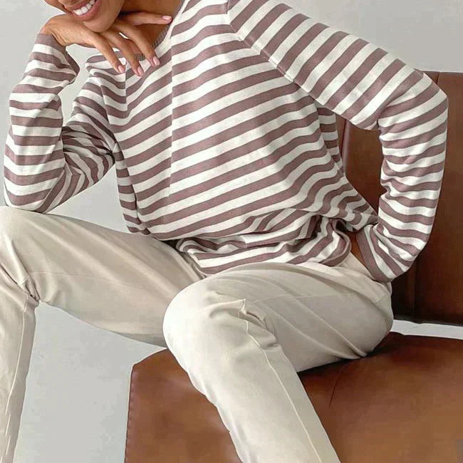 Stylish women's long-sleeve striped t-shirt with a round neck, a chic essential for relaxed everyday wear.