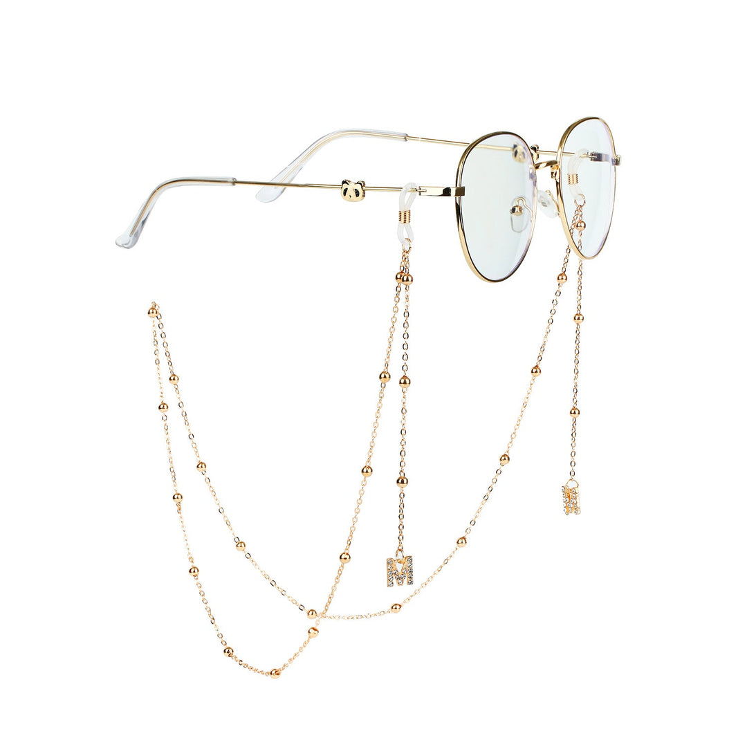 Stylish women's eyewear retainer, elegant glasses chain for a sophisticated look.