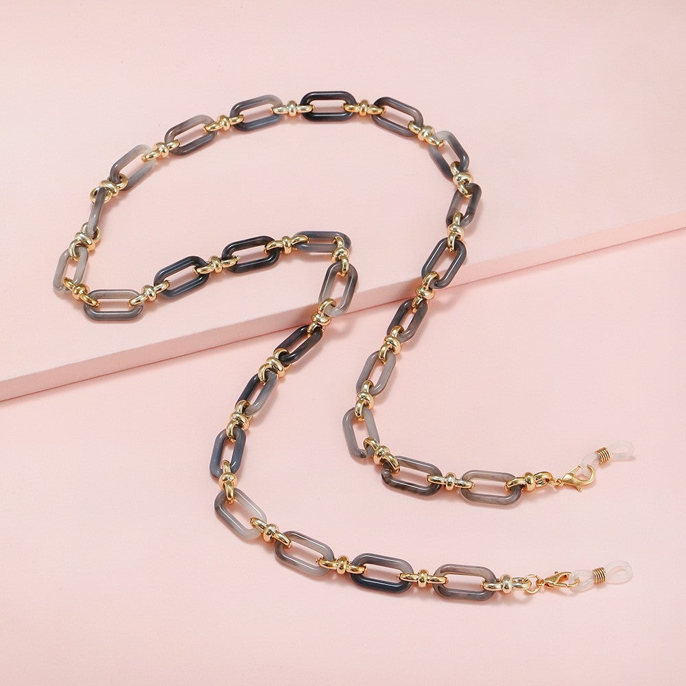 Glamorous women's sunglasses with UV shield lenses & a decorative anti-loss chain, perfect for summer.