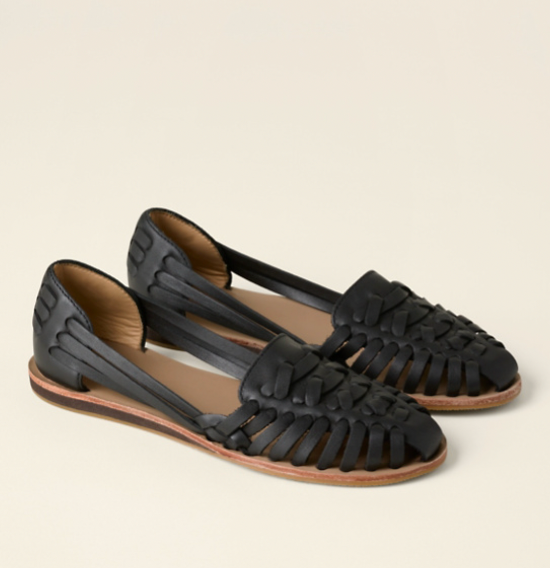 Stylish women's flat sandals with a unique woven closed toe, ideal for versatile spring & summer outfits.