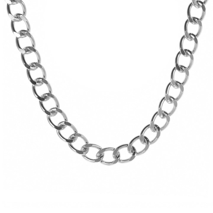 Tarnish-resistant chunky gold link chain necklace for women, a durable and fashionable statement jewelry piece.