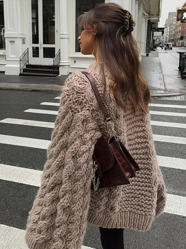 Cozy women's oversized chunky knit sweater. Relaxed fit, long sleeves, perfect for fall and winter comfort.