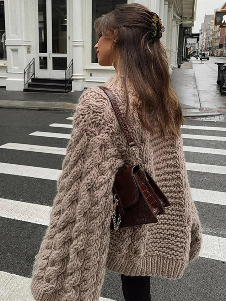 Cozy women's oversized chunky knit sweater. Relaxed fit, long sleeves, perfect for fall and winter comfort.