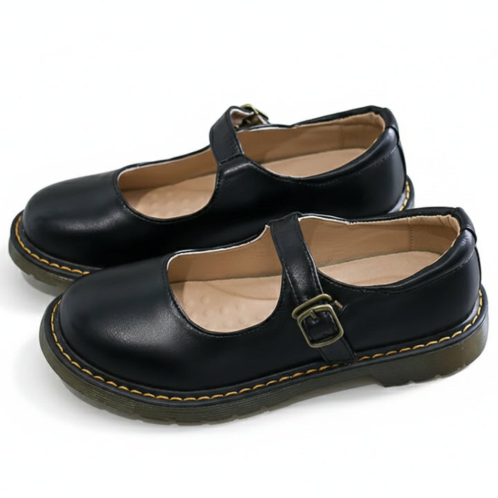 Women's classic black flat shoes, comfortable & versatile for everyday wear with a retro round toe design.