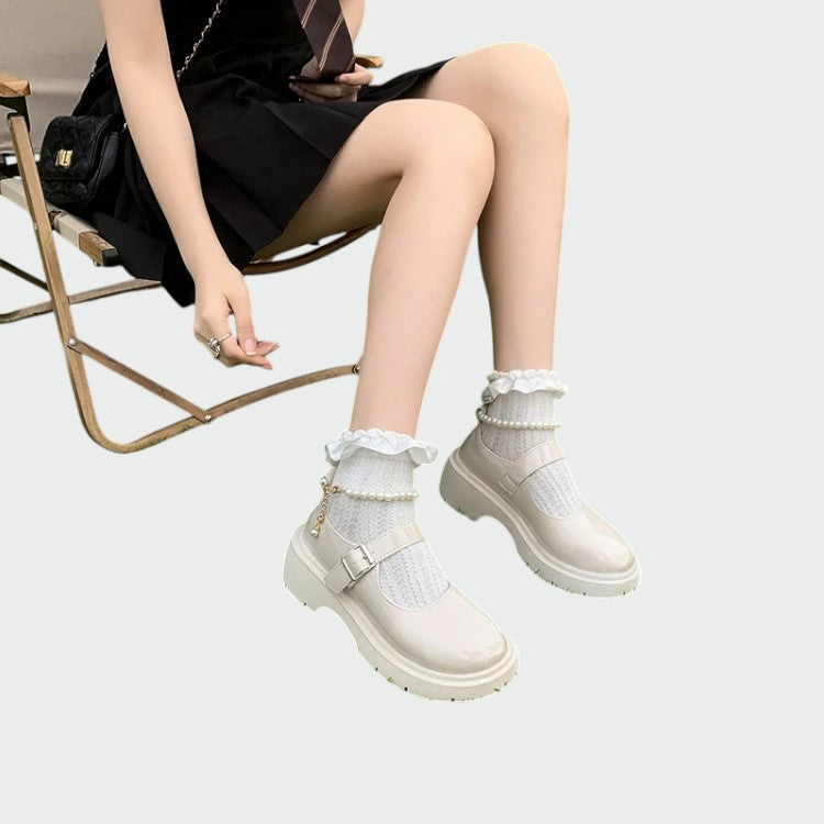 Black women's Mary Jane strap shoes, timeless and comfortable for versatile wear.