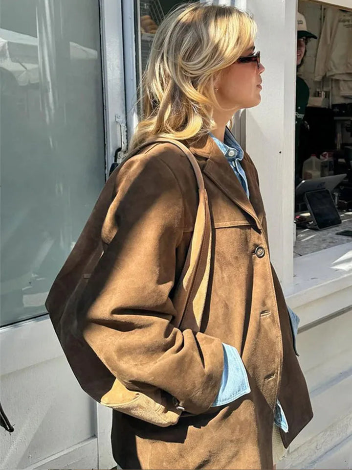 Elegant women's classic jacket, a fashionable layering piece for both casual and semi-formal looks.