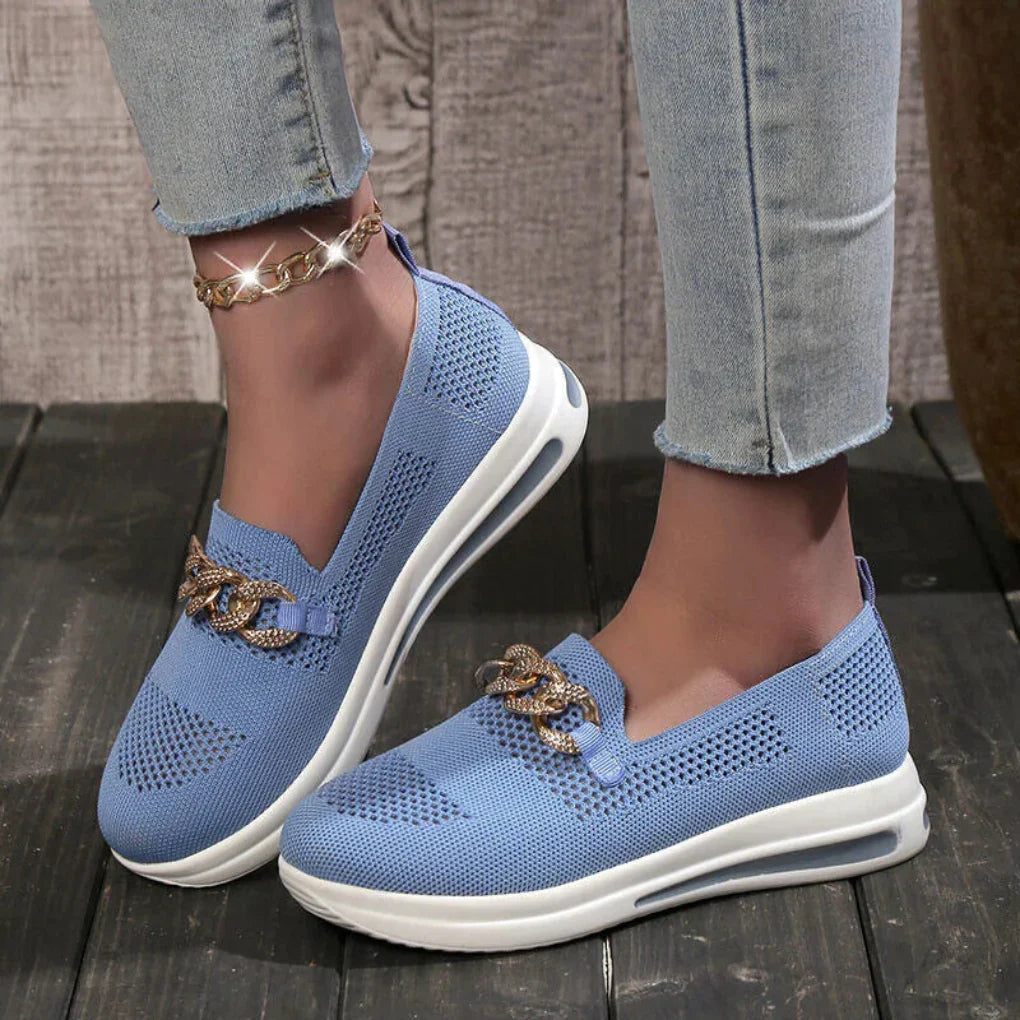 Elegant women's classic slip-on flats, offering timeless style and superior comfort for any occasion.