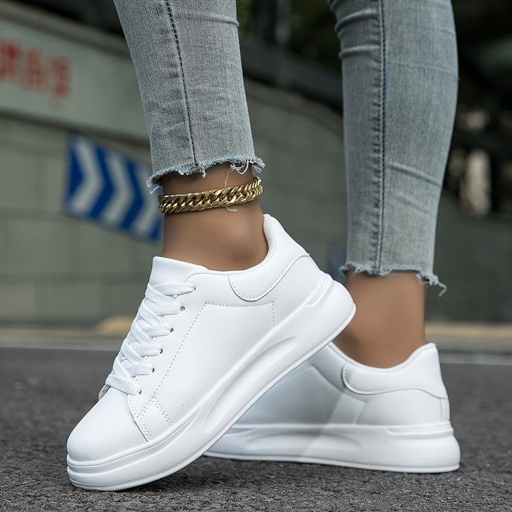 New women's clean white casual shoes, designed for all-day comfort and easy, versatile fashion.