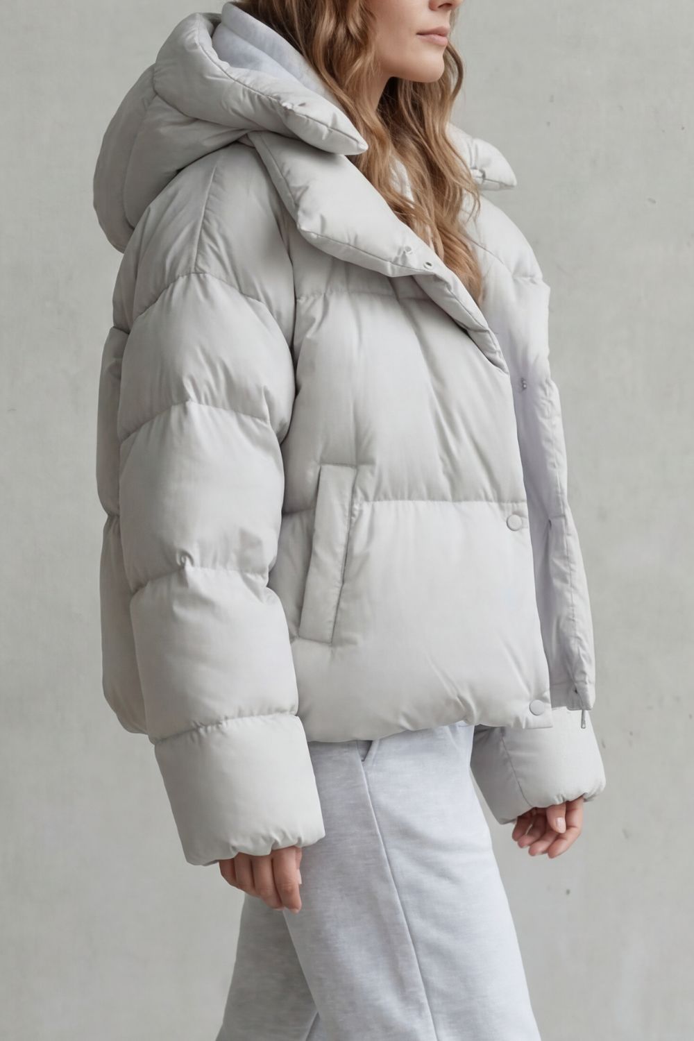 Lightweight women's cloud soft cropped puffer jacket, stylish outerwear for cozy winter fashion and everyday wear.