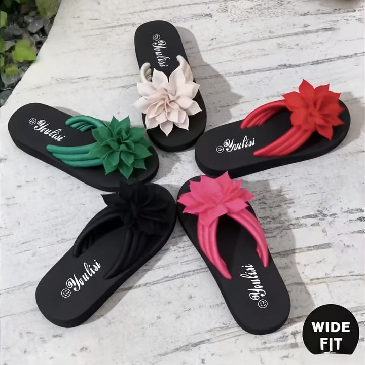 Casual summer style: ladies' platform flip flops with a beautiful floral design, super comfortable.
