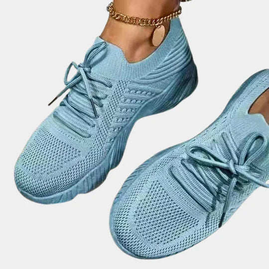 Fashionable women's sneakers, versatile for everyday wear & active lifestyles, offering supreme comfort.