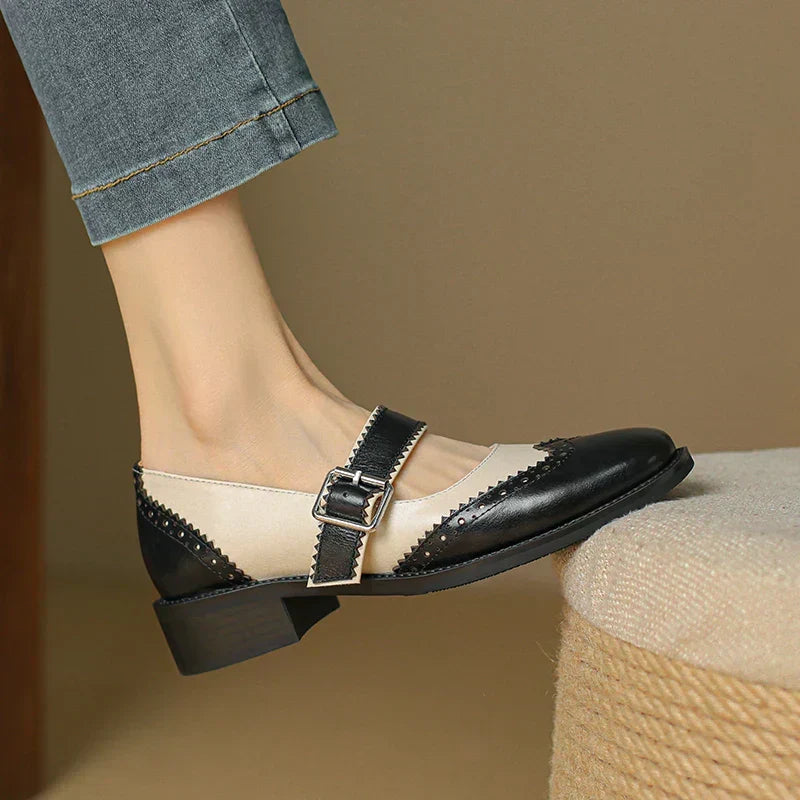 Black leather Mary Janes, comfortable women's flats for everyday wear. Vintage style with a classic buckle.