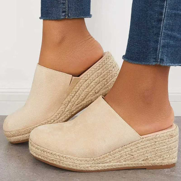 Chic women's elegant strappy sandals with cushioned support, versatile for summer outfits and comfortable walking.