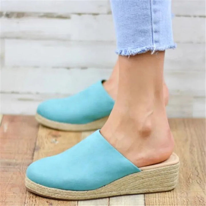 Comfortable women's walking sandals with soft cushioning & elegant strappy design, ideal for versatile summer style.