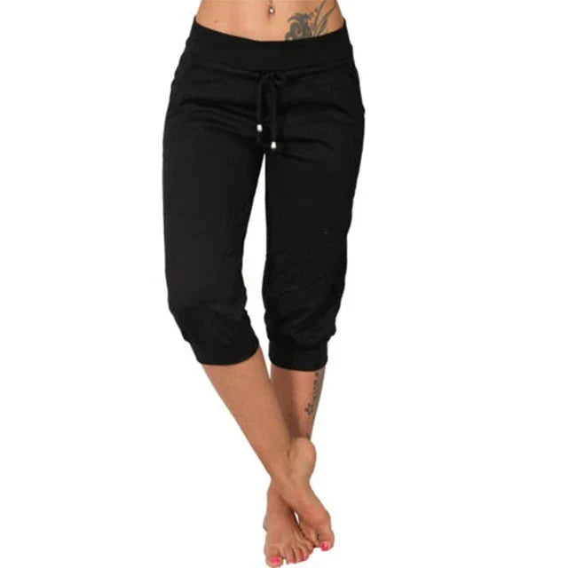 Casual women's knee-length trousers, great for everyday errands or relaxed summer outings. Comfortable.