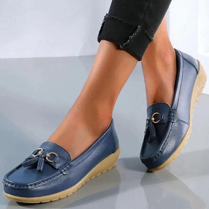 Stylish women's slip-on flats in leather, perfect for comfortable all-day wear.