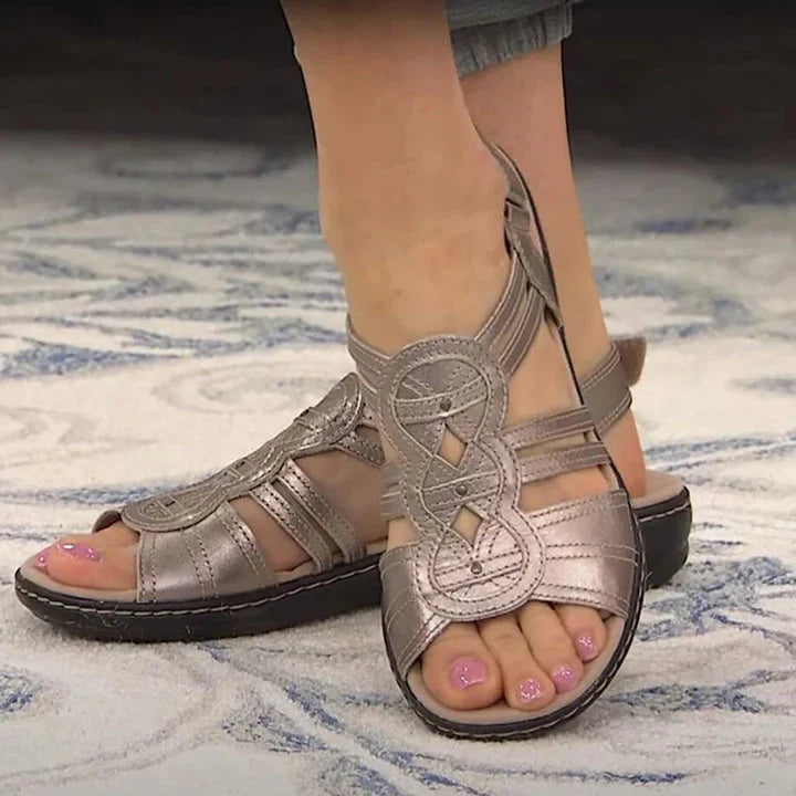 Relaxed women's multi-strap flat sandals, designed for everyday comfort. Casual summer footwear with a chic open-toe look.
