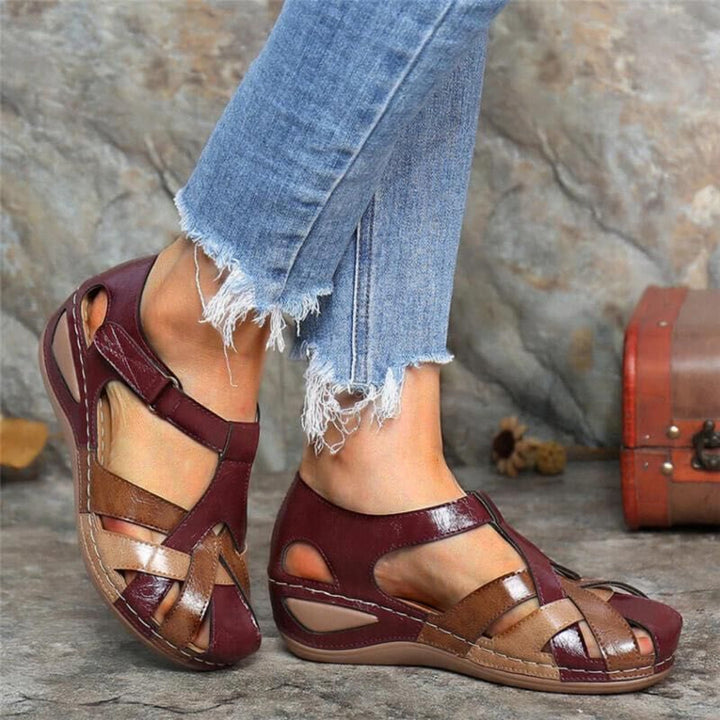 Casual women's open-toe comfort sandals, great for summer walking and everyday breathable footwear.