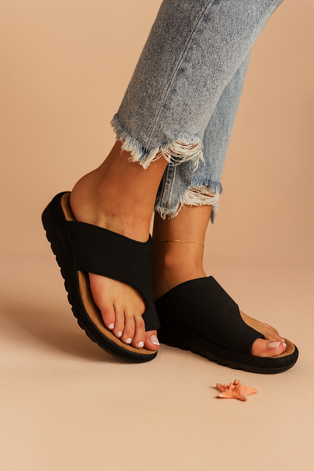 Women's comfortable platform flip-flops, ideal for summer & casual wear. Stylish open-toe ladies sandals.