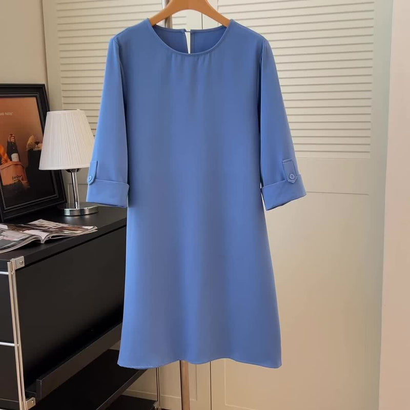 Comfortable women's midi dress, round neck design. Ideal for everyday casual wear.