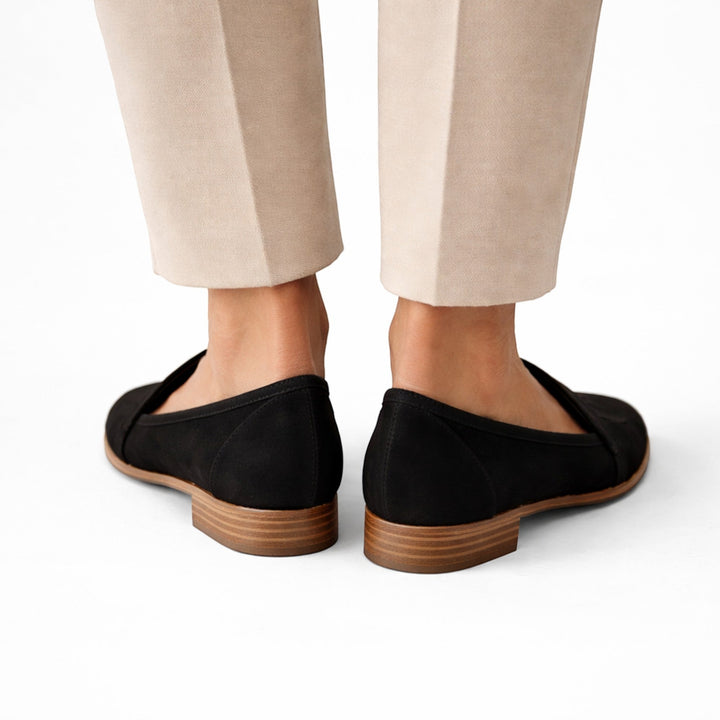 Close-up of elegant women's slip-on loafers featuring a comfortable design and sophisticated pointed-toe style.