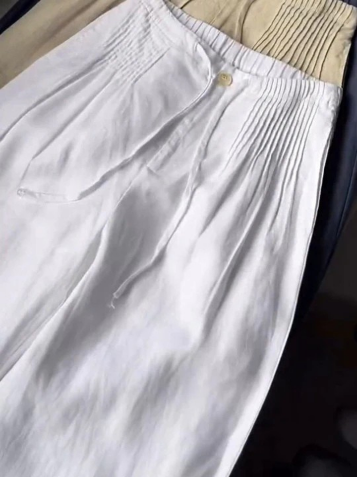 Women's straight leg full-length pants, combining comfort & elegance. Perfect for versatile everyday apparel.