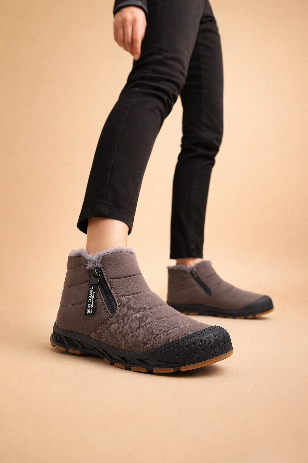 Cozy women's winter snow boots with a warm lining, providing ultimate comfort and protection.