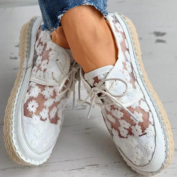 Comfortable walking shoes: women's embroidered sneakers in white, ideal for daily wear & active style.