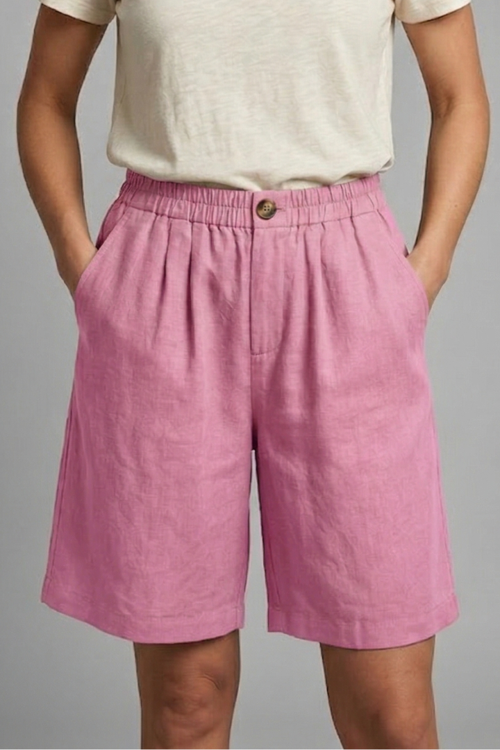 Stylish women's summer shorts with an elastic waistband, drawstring, and practical side pockets.