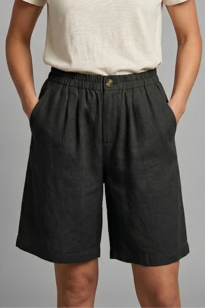 Women's relaxed fit shorts for summer, featuring an elastic waist, drawstring, and side pockets.