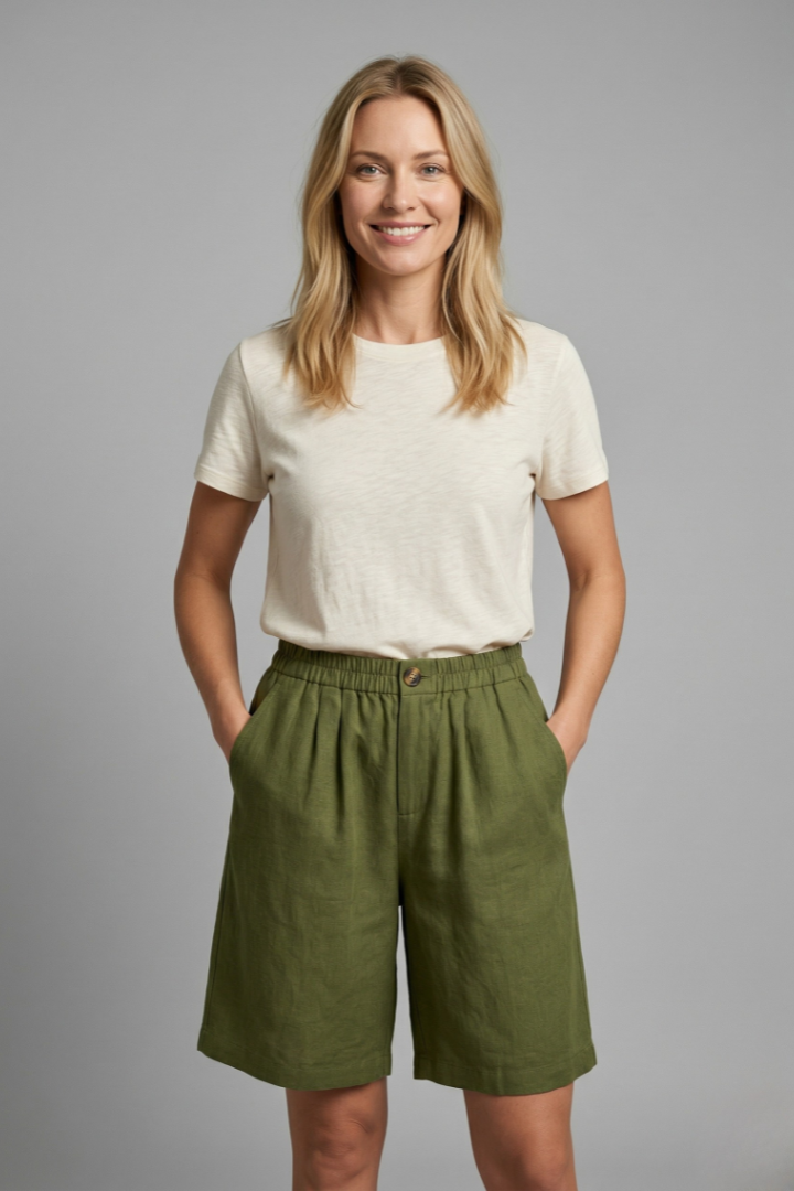 Stylish women's casual shorts with an elastic drawstring waist, perfect for summer fashion & comfort.