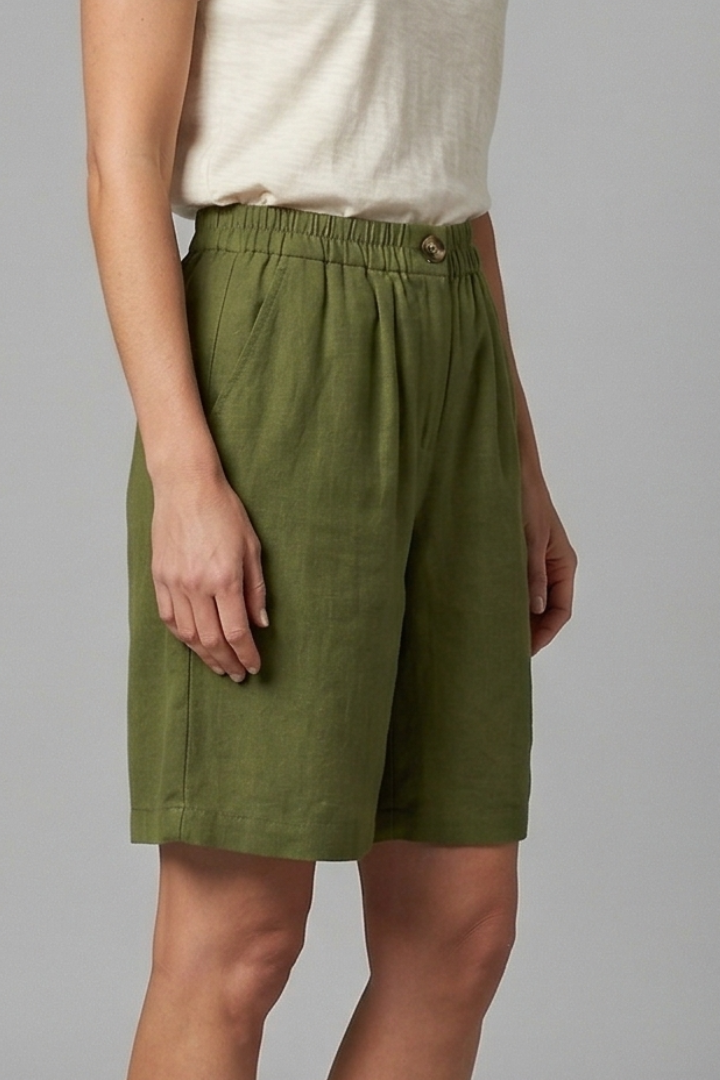 Everyday women's summer shorts with a relaxed fit, elastic waistband, and functional side pockets.