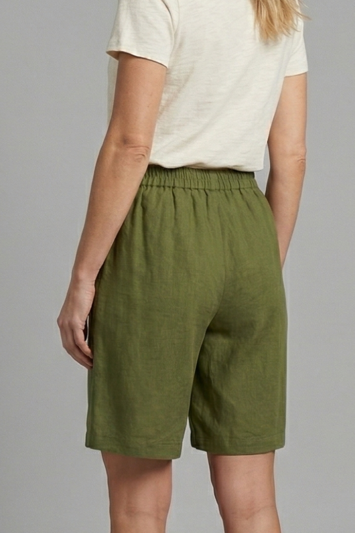 Comfortable women's casual shorts, ideal for summer wear, with an elastic waist & handy pockets.