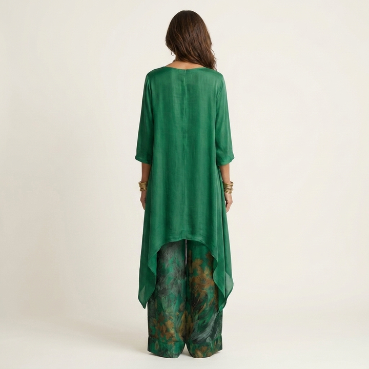 Chic women's cotton-silk two-piece set, an elegant asymmetric tunic for sophisticated summer style.