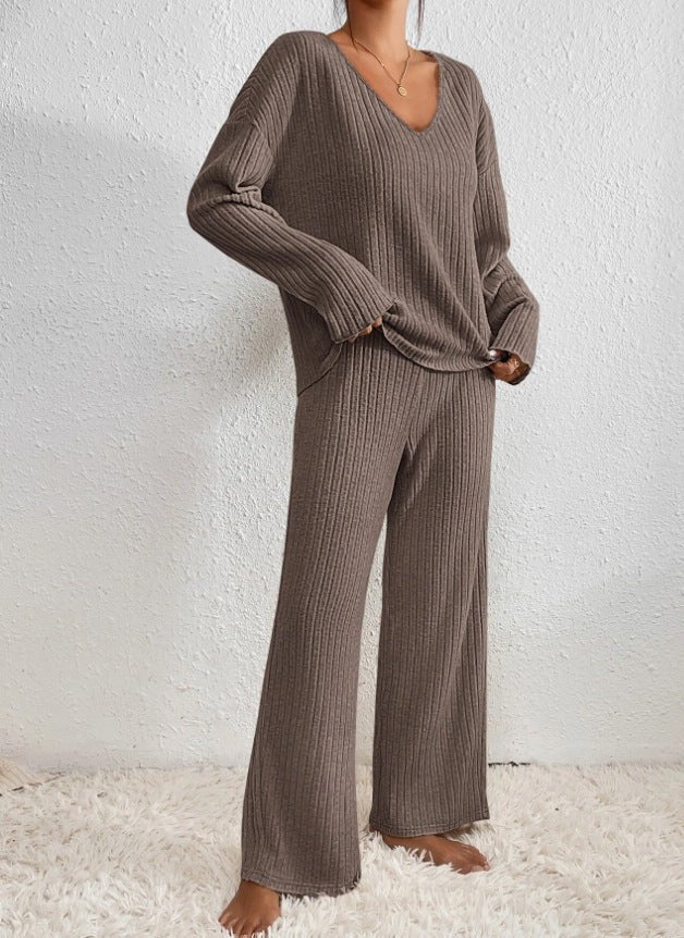 Premium women's knit loungewear set: comfy V-neck top & wide leg pants, perfect for relaxing.