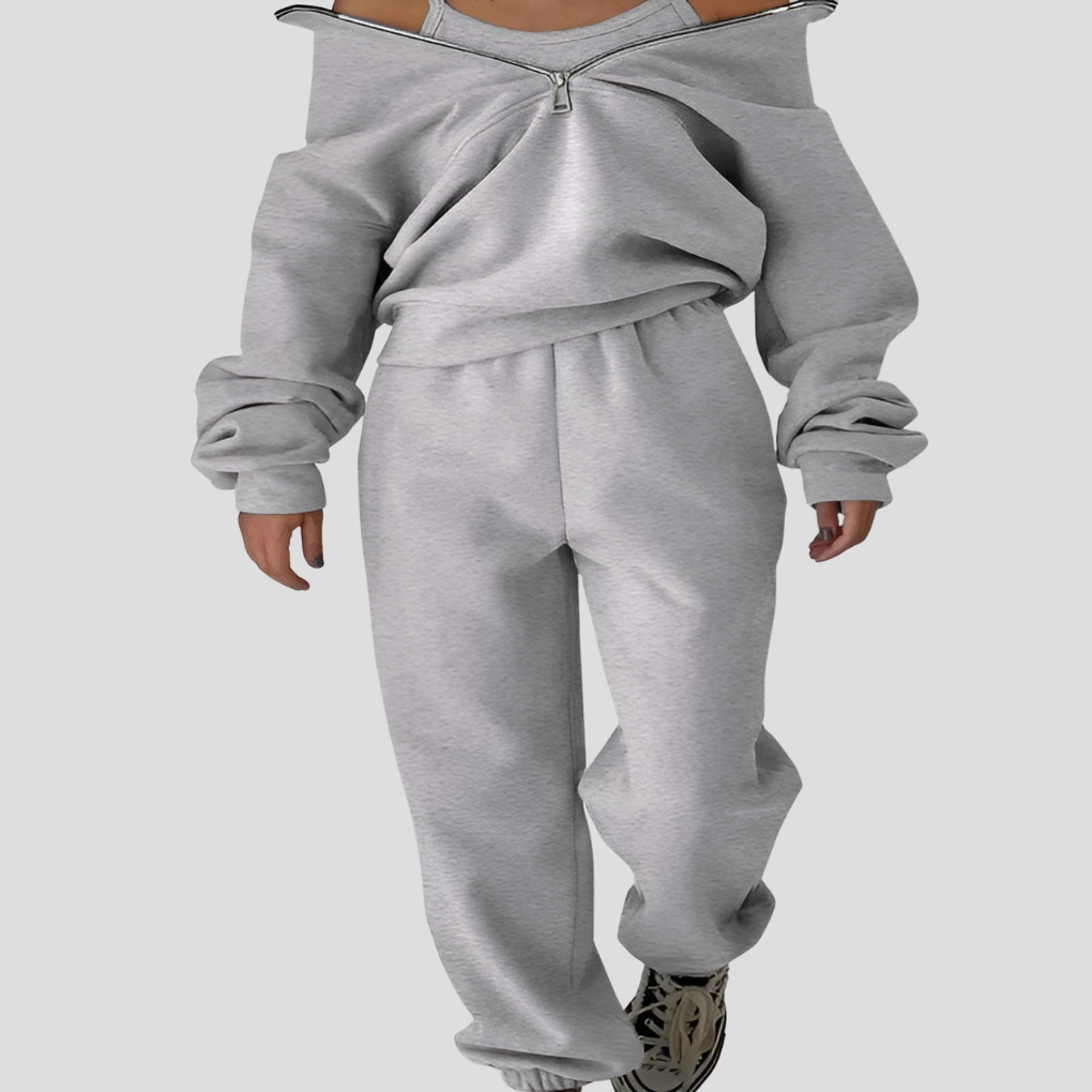 Plush women's loungewear tracksuit, 2-piece set. Soft pullover & joggers designed for cozy comfort.