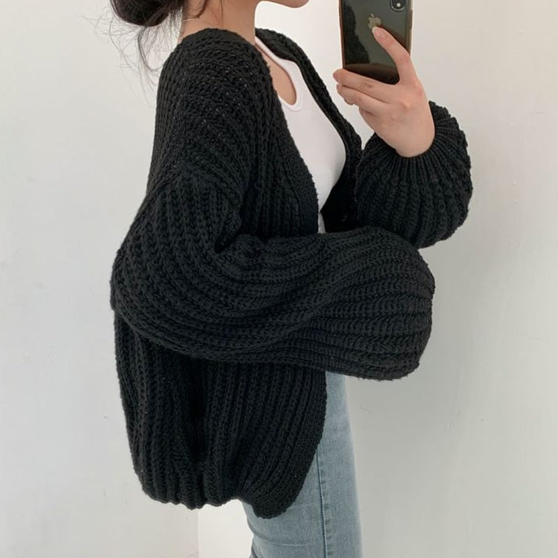 Chic women's oversized open front sweater with balloon sleeves, ideal for relaxed fall fashion.
