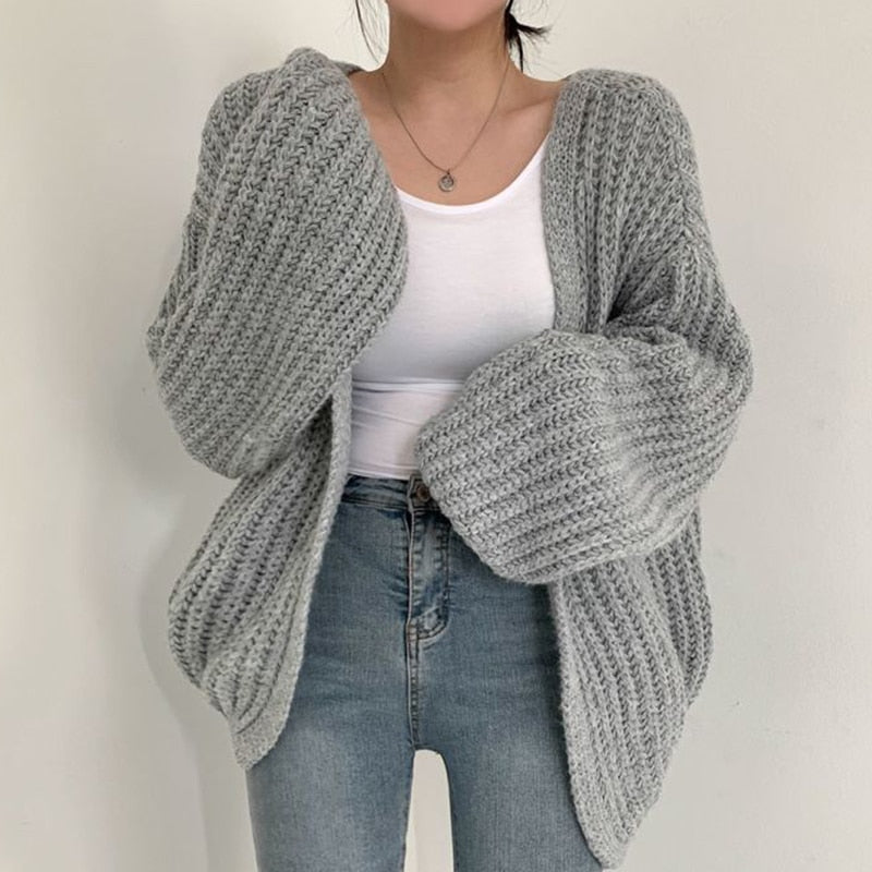 Relaxed fit women's oversized cardigan with balloon sleeves & open front, perfect for fall & winter.