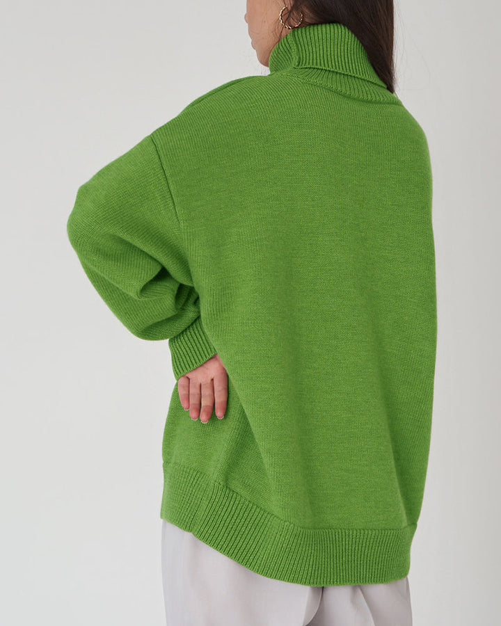 Chic women's turtleneck sweater, oversized and cozy, with a trendy drop shoulder design.