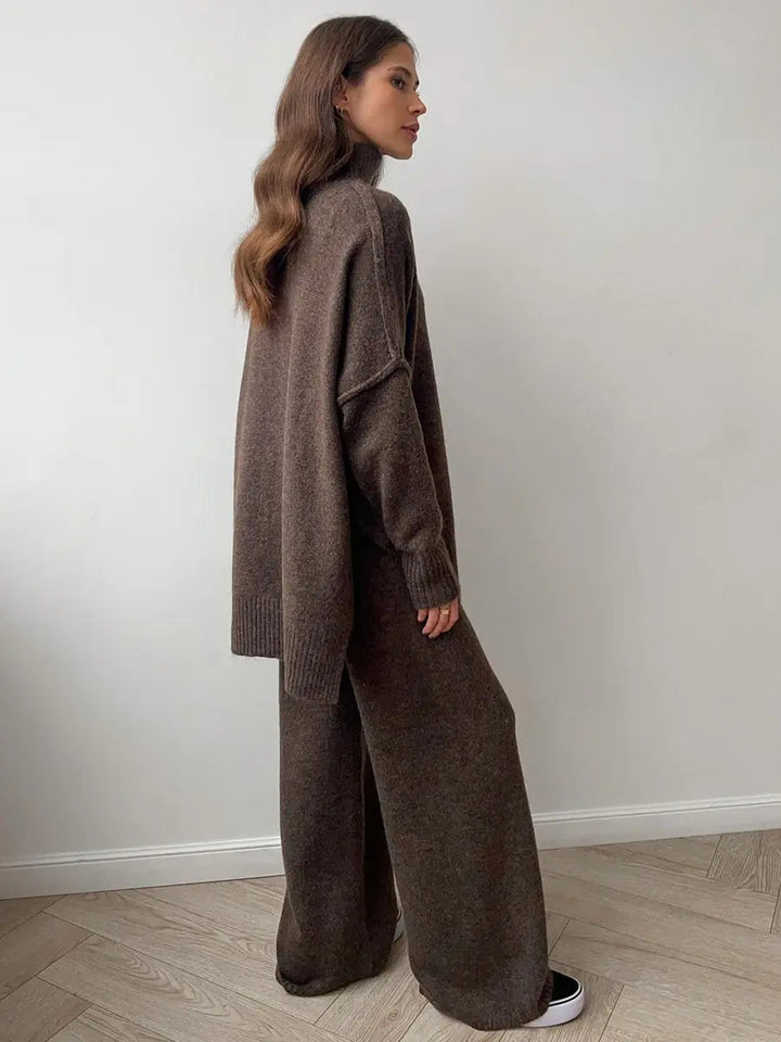 Simple yet stylish women's comfort set: long-sleeve turtleneck and flowy wide leg trousers for daily wear.