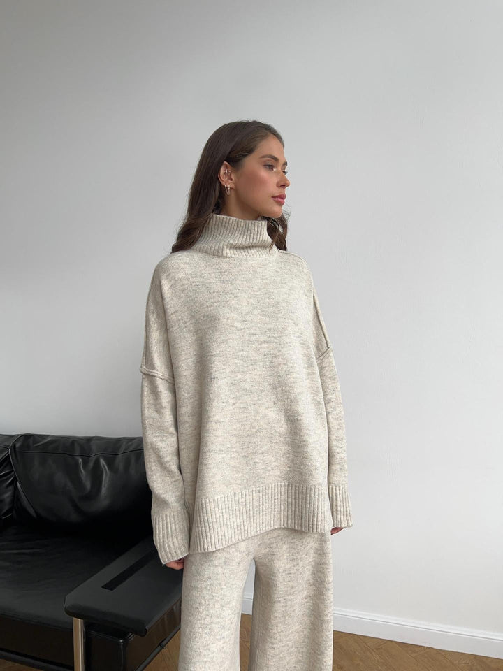 Textured women's cozy turtleneck sweater and matching wide-leg pants. A comfortable and fashionable silhouette.