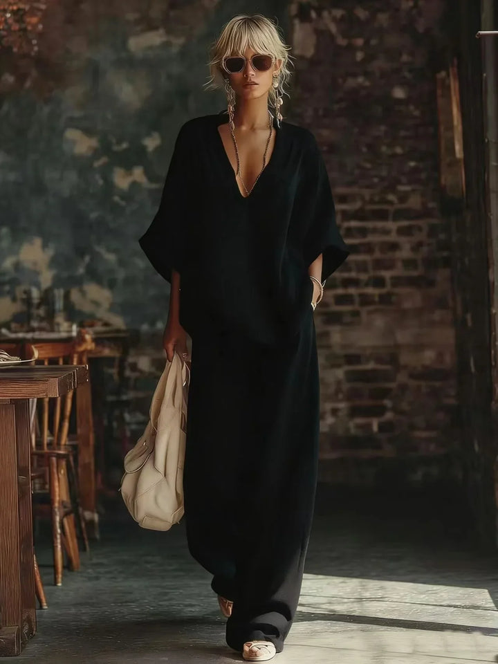 Elegant women's plunging crinkled set. Features a flowy wide-leg design, perfect for a relaxed summer look.