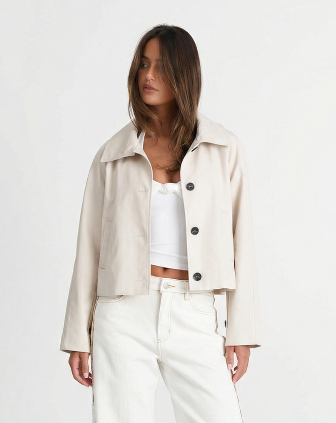 Women's cropped short jacket with a relaxed fit, perfect for modern transitional spring and autumn outerwear.