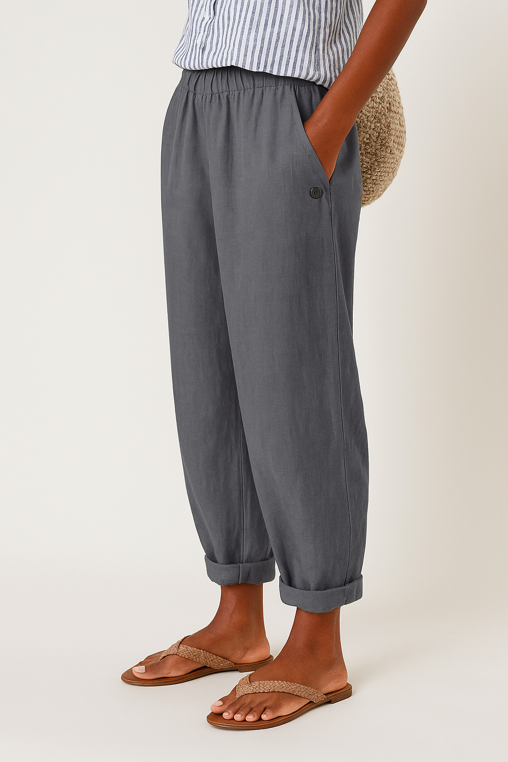 Women's mid-rise cropped straight-leg trousers in a comfortable fabric, designed with practical side pockets.