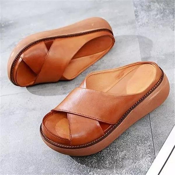 Comfortable women's cross-strap flat sandals, ideal for casual wear, holidays, and summer adventures.