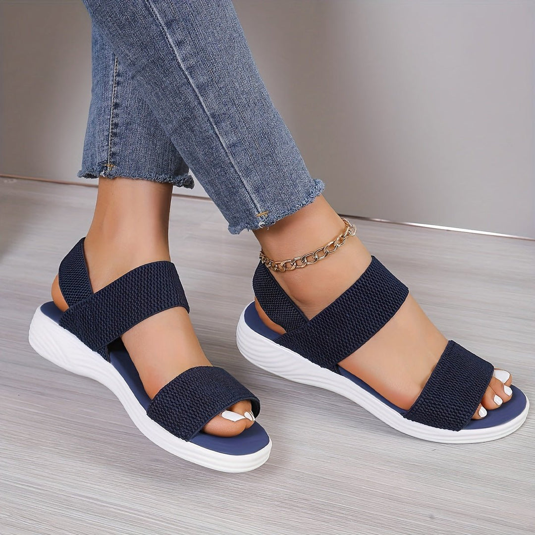 Summer-ready women's cross-strap platform sandals, cushioned for ultimate comfort and casual style.