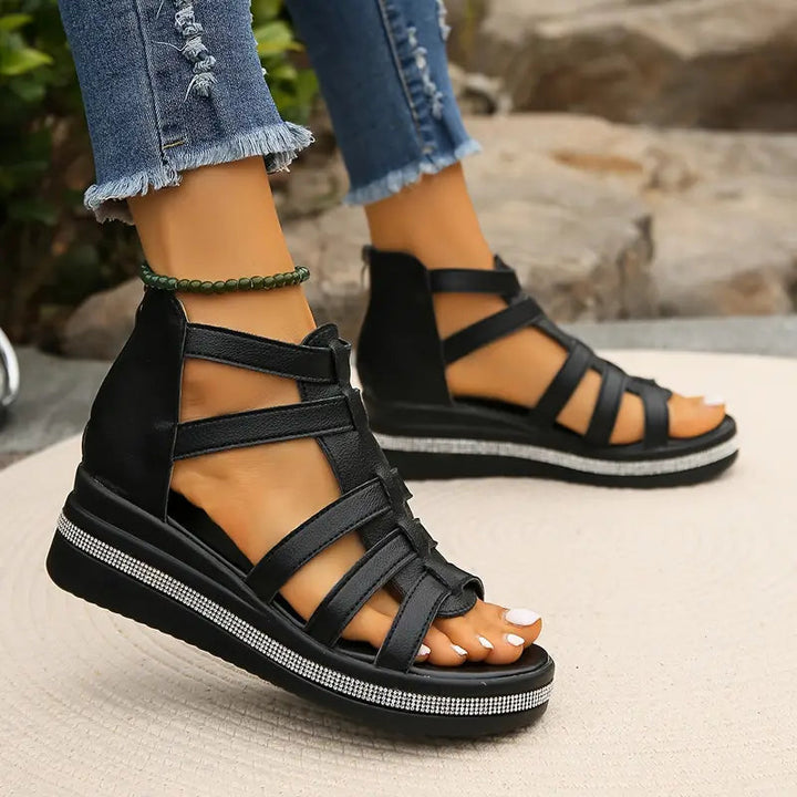 Versatile women's cushioned slide sandals. Casual, open-toe design for everyday comfort & ease.