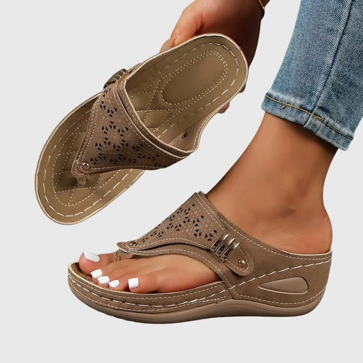 Everyday women's slide sandals, designed for orthopedic comfort. Features a stable wedge & soft cushioning.
