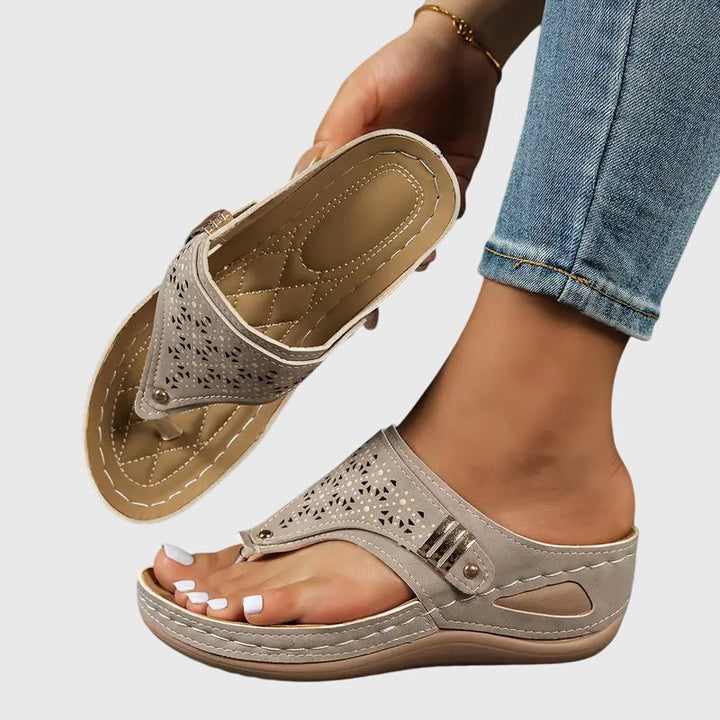 Comfortable women's walking sandals. Cushioned slide style with orthopedic support, ideal for summer & casual wear.