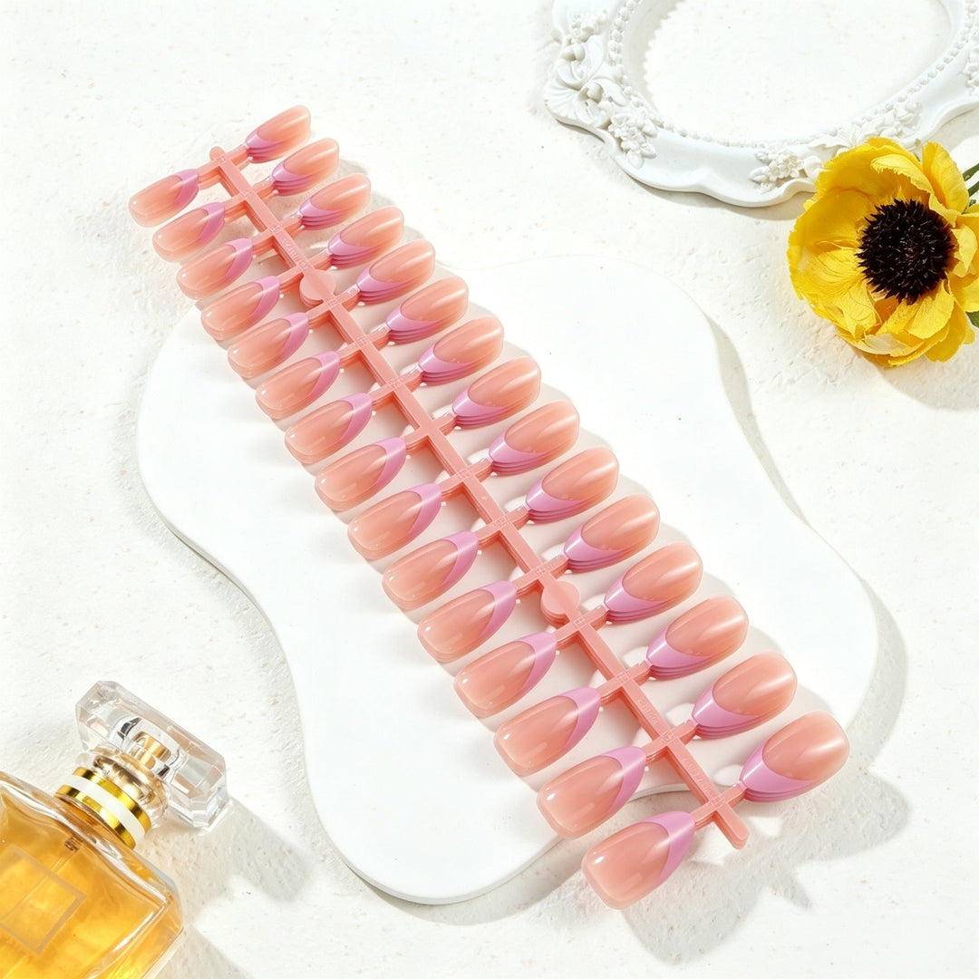 Stylish women's press-on nail tips, perfect for vibrant nail art & instant beauty. Decorative fake nails.